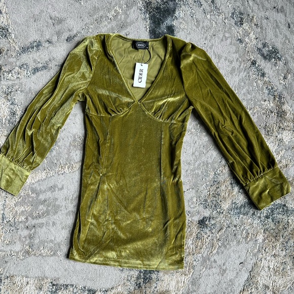 NWT CIDER Long Sleeve Velvet Mini Dress - Picture 4 of 5